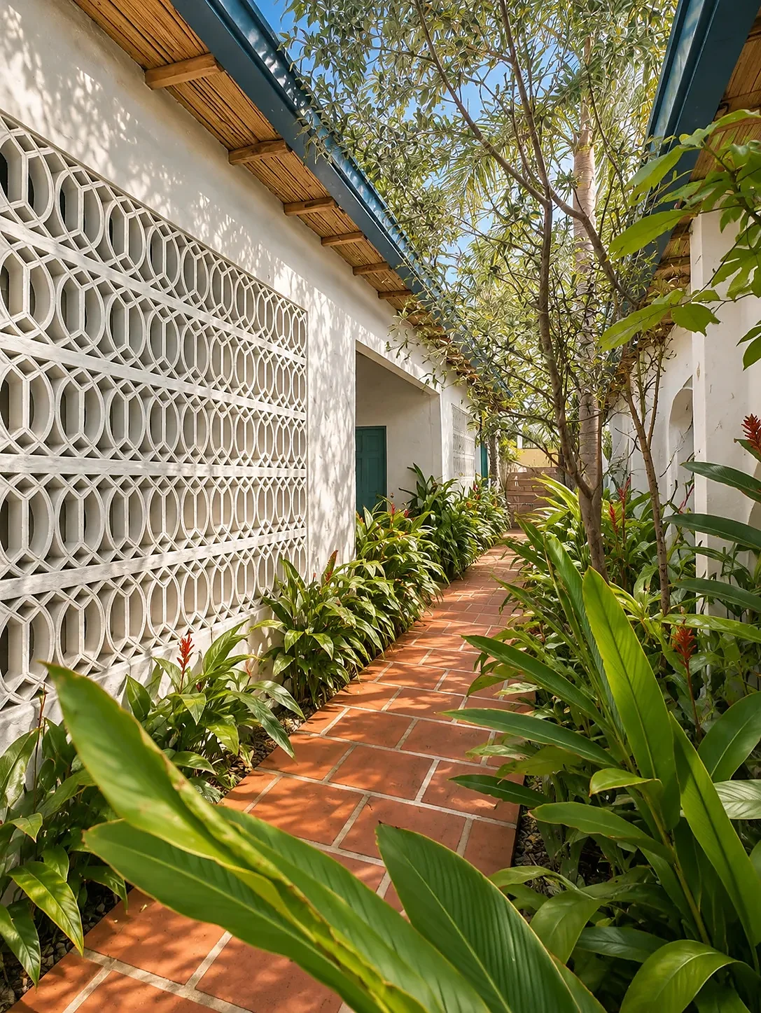 The corridor and the lattice